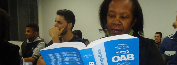 Geralda Ferreira voltou a estudar depois de 35 anos e agora cursa Direito “Nunca imaginei que chegaria até aqui”. Foto: Adriana Longuinho/Doctum Caratinga