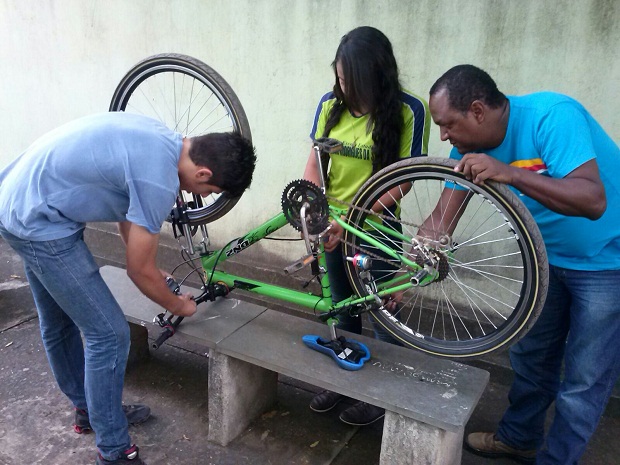 Projeto “Faraday ao Dínamo: Dispositivo de segurança nas bicicletas” foi desenvolvido pelos alunos da escola e coordenado pelo professor de Física. Foto: Arquivo Pessoal