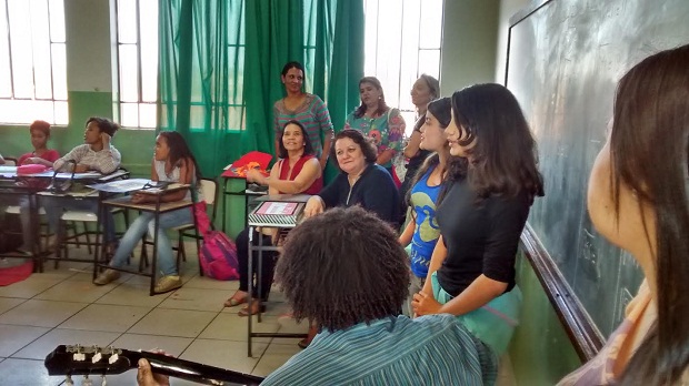 Coordenadora das ações da Educação Integral da SEE, Rógeria Figueiredo, em visita à escola estadual da regional. Foto: Arquivo SRE