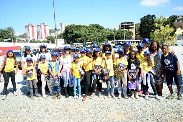 Alunos da Escola Estadual Cabana do Pai Tomás também tiveram a oportunidade de participar do treino. Foto: Marcelo Sant'Anna/ Imprensa MG