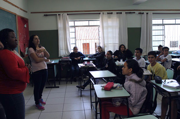 Secretária Macaé Evaristo em visita à escolas do município de Nova Resende. Foto: Carla Kreefft