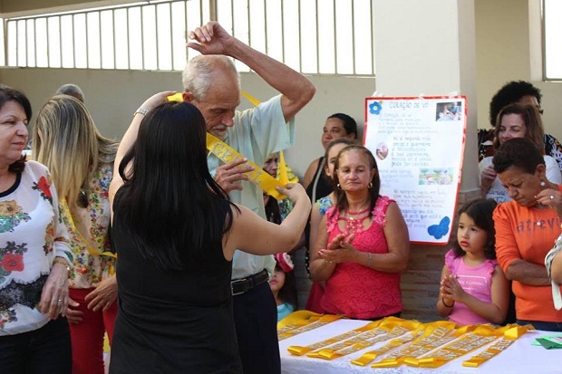 Os avós também foram homenageados pelos alunos. Foto: Arquivo da Escola