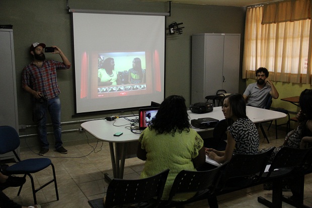 A secretária Macaé falou de assuntos do universo jovem no canal youtube criado pela ficina de Mídias Comunitárias. Foto: Elian Oliveira/ACS-SEE