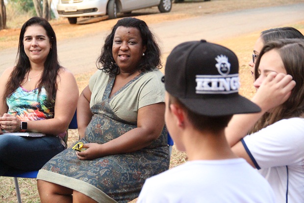 Alunos compartilham suas experiências com a secretária Foto: Luiz Navarro / ACS SEE