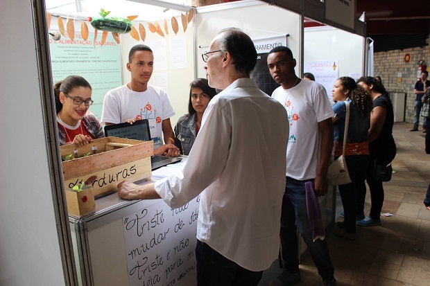 Escola de Eugenópolis (MG) traz projeto para minimizar queda na produção de leite.