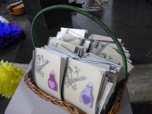 Alunos montaram livros de receitas feitas com o queijo tradicional da região. Foto: Arquivo da Escola