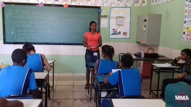 Luciana Alves de Souza nasceu e cresceu na comunidade quilombola do Alegre, em Januária, e hoje é professora na escola onde estudou. Foto: Arquivo Pessoal