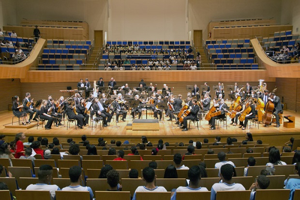 A apresentação da Filarmônica encantou os jovens. Foto: Reinaldo Soares