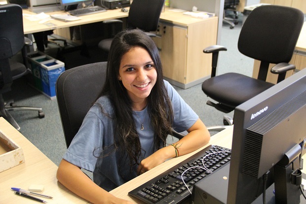 A estudante Thamy Rezende Martins participa do simulado como experiência. Foto: Elian oliveira/ACS-SEE