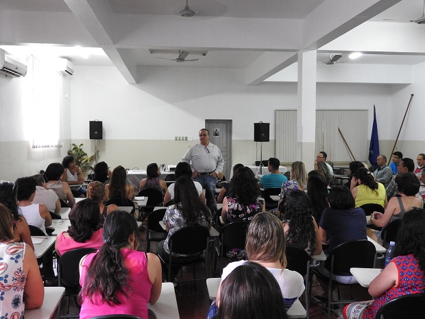 Hércules Macedo e Clélia Márcia representaram a secretária de Educação no encontro. Foto: Arquivo ACS-SEE