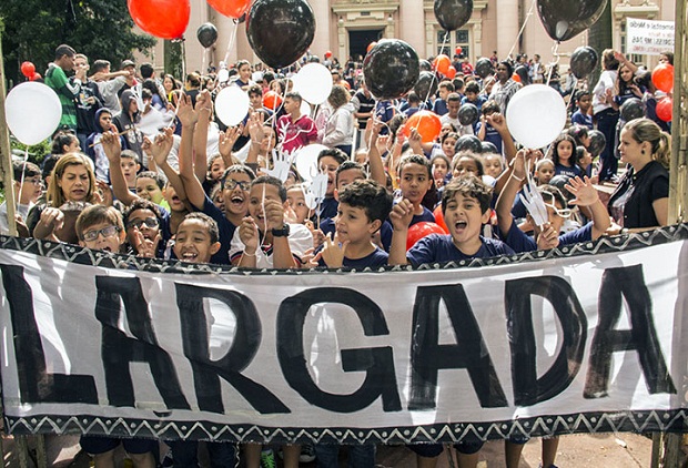 Cerca de 800 estudantes participaram da caminhada. Foto: Reinaldo Soares ACS/SEE