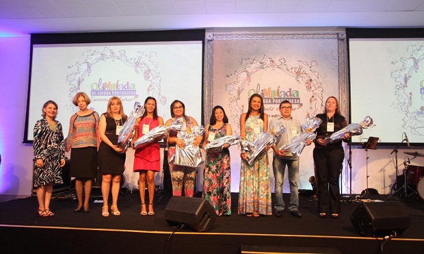 A professora de Língua Portuguesa da Escola Estadual Doutor José Teodoro de Souza, no município de Capetinga, Pâmera Darlling de Oliveira Borges, também foi premiada. Foto: Divulgação Olímpiada de Língua Portuguesa 