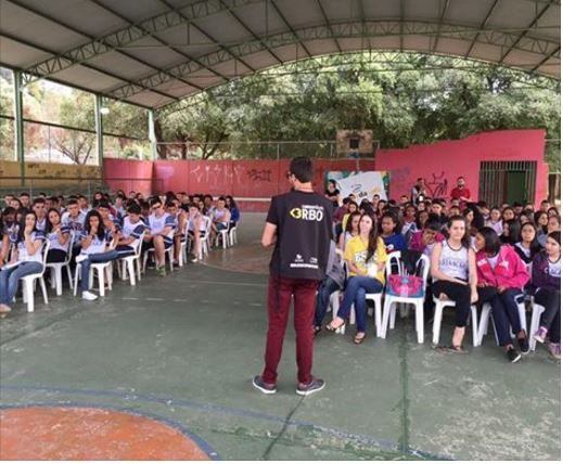 Mobilização na EE Ana Letro Staacks, de Timóteo. Foto Arquivo da Escola