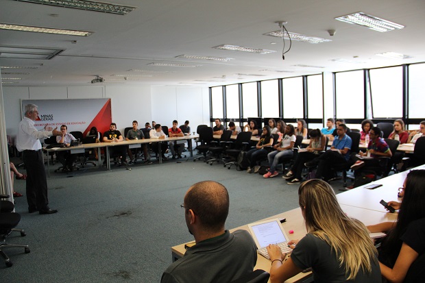 Paulo Brescia apresenta a Subsecretaria de Gestão de Recursos Humanos. 