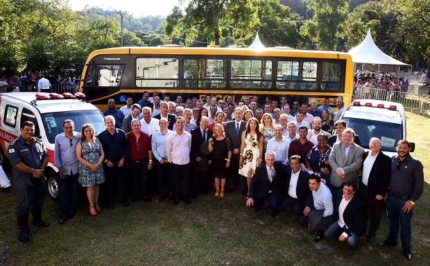 Governador Fernando Pimentel entrega ônibus e ambulâncias em Timóteo. Foto: Veronica Manevy/ImprensaMG