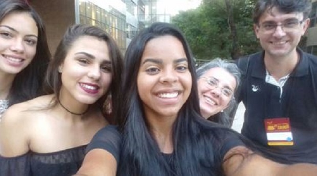 Alunos da Escola Estadual Serafim Ribeiro de Rezende apresentaram um trabalho de conservação de alimentos. Foto: Arquivo da Escola