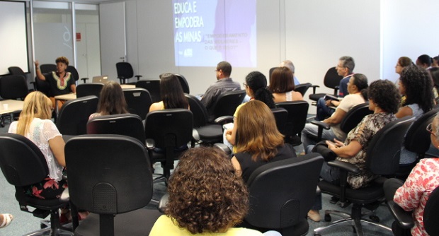 Iara Pires Viana, superintendente de Modalidades e Temáticas Especiais de Ensino, apresenta a palestra Educa e Empodera as Minas. Foto: William Campos Viegas ACS/SEE
