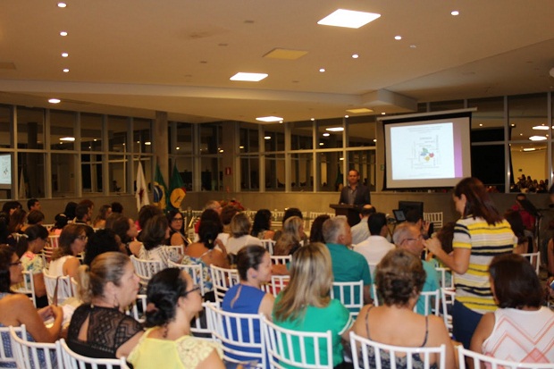 O encontro, que teve início no dia 07 de março, conta com a participação de professores, alunos do Ensino Médio, secretários municipais de educação e gestores das escolas estaduais. Foto: Divulgação SRE 