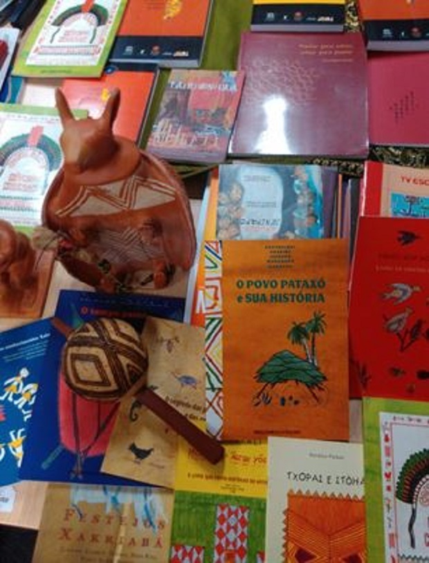 Seis dos 24 títulos já estão disponíveis para empréstimo. 