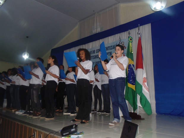 Coral da escola se apresenta no Seminário. Foto: arquivo escola