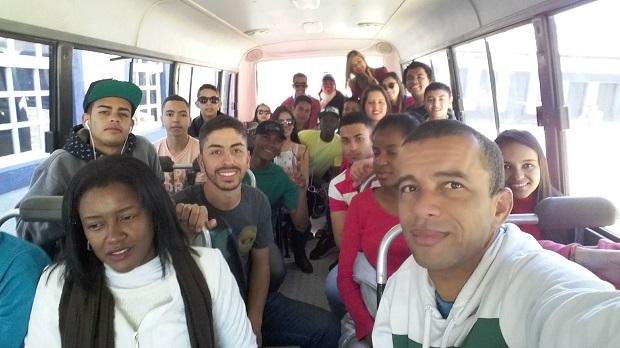 Professores e estudantes reunidos para Semana Cultural Inclusiva. Foto: Arquivo escola.