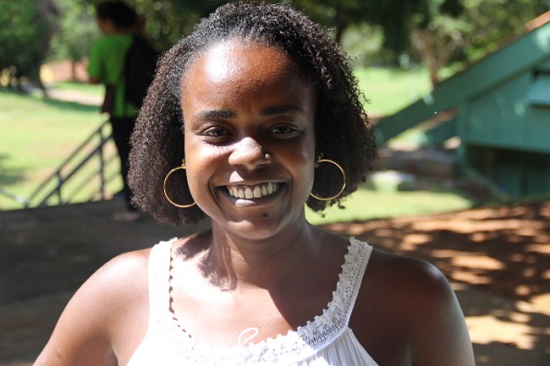 Jaqueline falou da tranquilidade em saber que o filho está sendo bem assistido na escola. Foto: Elian Oliveira/ACS-SEE