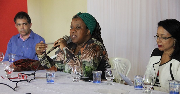 Discursando para pais, alunos, professores e gestores escolares, Macaé Evaristo pontuou o trabalho pedagógico para as instituições de ensino. Foto: William Viegas (ACS/SEEMG)