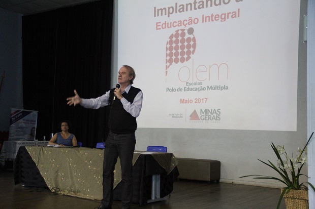 O Secretário Adjunto Wieland Silberschneider, apresentou a proposta do projeto Escolas Polem. Foto: Elian Oliveira/ACS-SEE