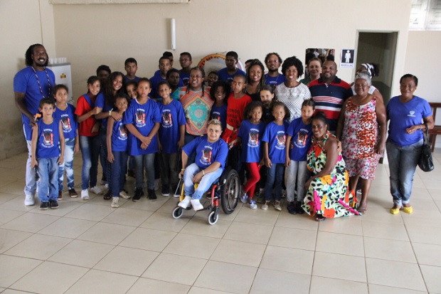 Crianças e jovens apresentaram números musicais e de dança na recepção à secretária. Foto: Elian Oliveira/ACS-SEE