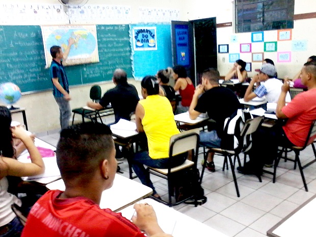 Estudantes da Educação de Jovens e Adultos (EJA) da Escola Estadual São Pedro e São Paulo, em Belo Horizonte. Foto: arquivo escola.