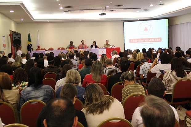 Auditório ficou logado de participantes do I Encontro de EJA. Foto: Elian Oliveira/ACS-SEE