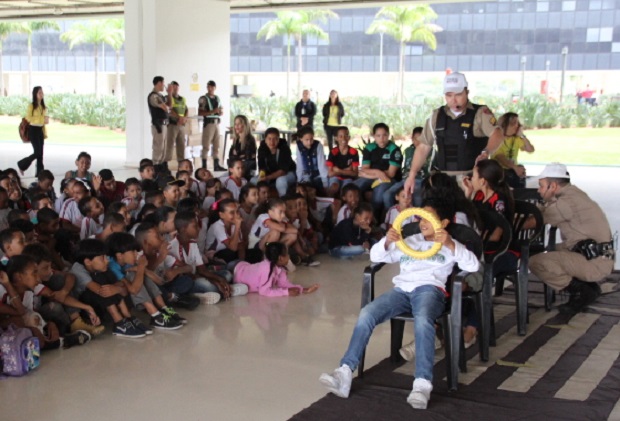 Estudantes participam de ação educativa no trânsito, na Cidade Administrativa. Foto: William Campos Viegas.