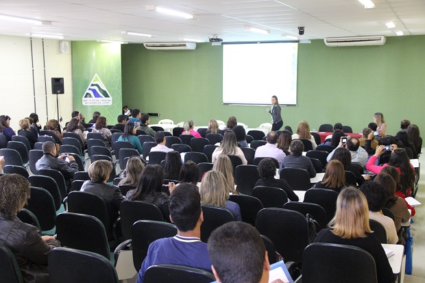 A Base Nacional Comum Curricular, foi uma das mesas com maior presença de inscritos Foto: Elian Oliveira (ACS/SEEMG)