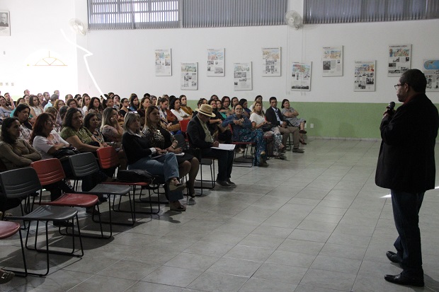Subsecretário Antônio David apresentou os números da gestão da Educação em Minas e no Território da Mata. Foto: Elian Oliveira/ACS-SEE