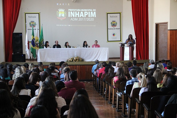 Secretaria se reuniu com servidores das redes Estadual e Municipal de Educação de Inhapim. Foto: Elian Oliveira/ACS-SEE