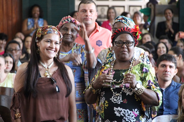 Movimento Negro rendeu homenagem à Secretária durante o evento. Foto: Elian Oliveira/ACS-SEE