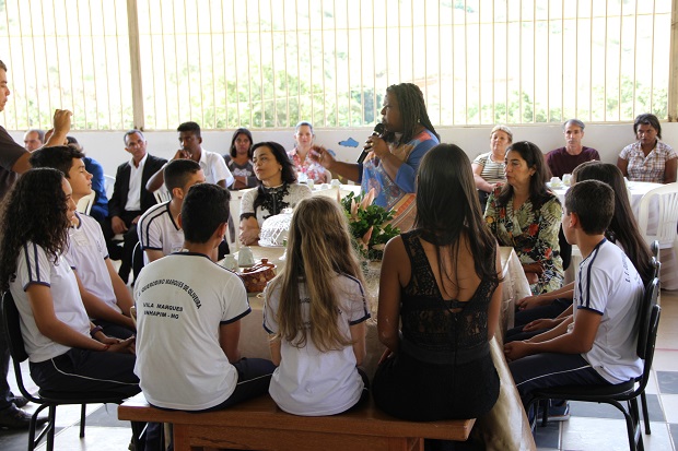 A Secretária participou de uma mesa de café da manhã com representantes de turma. Foto: Elian Oliveira/ACS-SEE