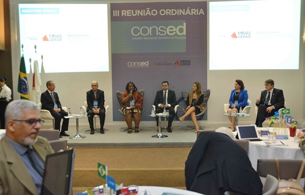 Secretária Macaé Evaristo recebeu os representantes do CONSED em BH. Foto: Carlos Alberto Pereira/Imprensa-Governo