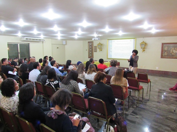 Segundo a Superintendente Iara Viana o curso constitui-se num instrumento de qualificação para os profissionais dessa modalidade. Foto: Elian Oliveira/ACS-SEE