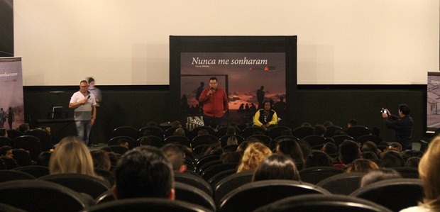Cerca de 300 estudantes, professores e diretores da rede estadual participaram da sessão especial do filme Nunca me sonharam. Foto: Eric Abreu (ACS/SEEMG)