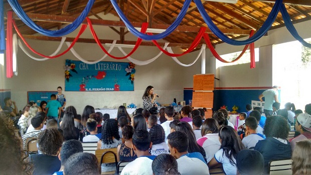 Uma das atividades desenvolvidas este ano para comemorar os 100 anos da escola foi o Chá Literário. Foto: Divulgação