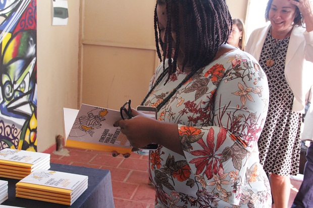 Macaé salientou a importância da construção de um material onde se percebe múltiplas vozes e que tem a cara da diversidade das pessoas que participaram de todo processo. Foto: Eric Abreu (ACS/SEEMG)