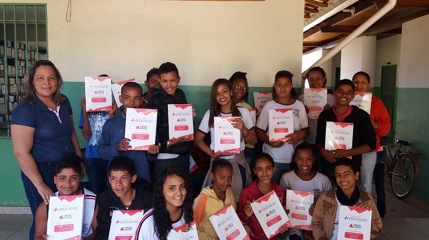 O material escolar começou a ser distribuído em escolas de áreas de vulnerabilidade social. Foto: Arquivo da SEE