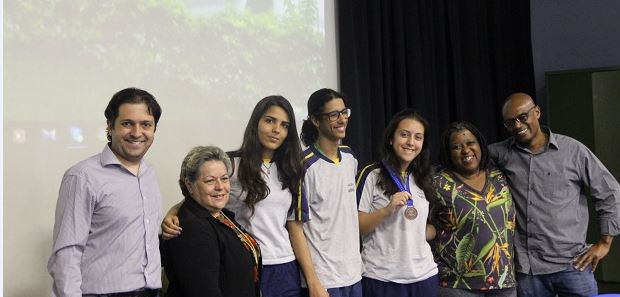 Equipa da Maurício Murgel foi homenageada por conquista de medalha na Malásia. Foto: Elian Oliveira/ACS-SEE