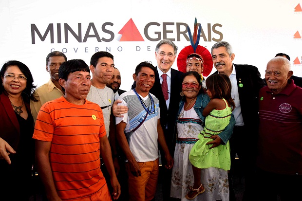 Estudantes e representantes de escolas indígenas participaram do evento e receberam os kits escolares. Foto: Marcelo Sant’Anna/Imprensa MG