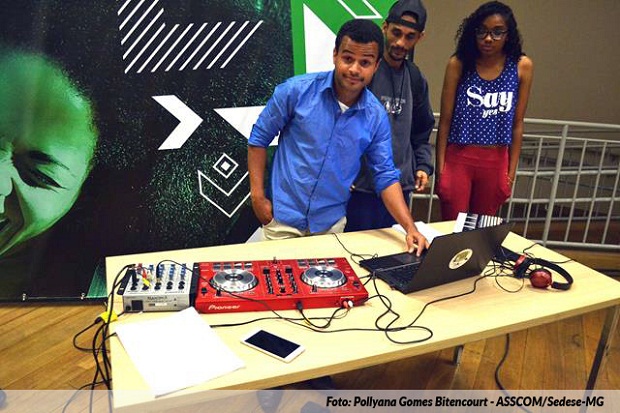 Felipe Santana é um dos jovens certificados pelo projeto Trampo. 