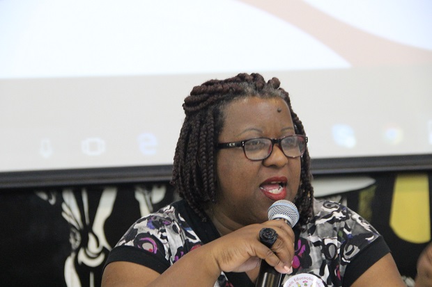 Secretária defendeu a revogação da PEC-95. Foto: Elian oliveira/ACS-SEE