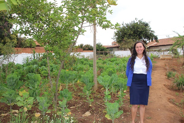 A horta, idealizada pela diretora  Raquel Dias Gomes, complementa a merenda escolar e a alimentação dos alunos em suas casas. Foto: Elian Oliveira/ACS-SEE
