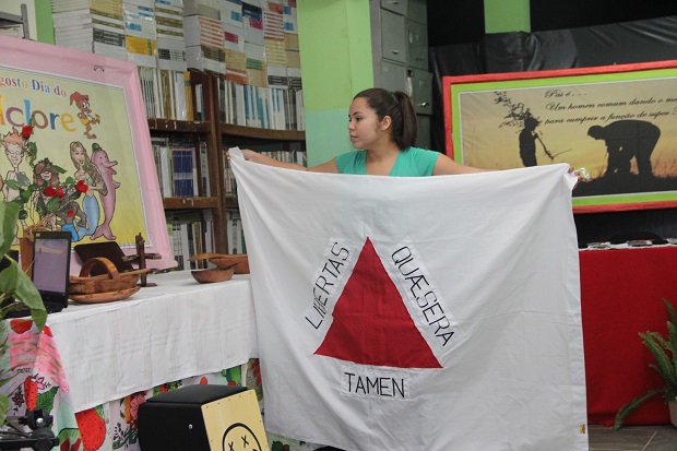 Professores e alunos mostraram seus talentos durante a visita da Secretária. Foto: Elian Oliveira/ACS-SEE