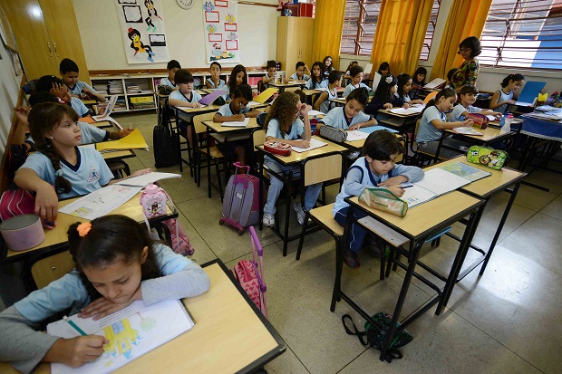 Em Escrita, o Estado está em primeiro lugar no nível 5 (adequado), com 16,1%; e está em quarto lugar no nível suficiente, com 79,25% dos estudantes.Foto: Crédito: Gil Leonardi/Imprensa MG